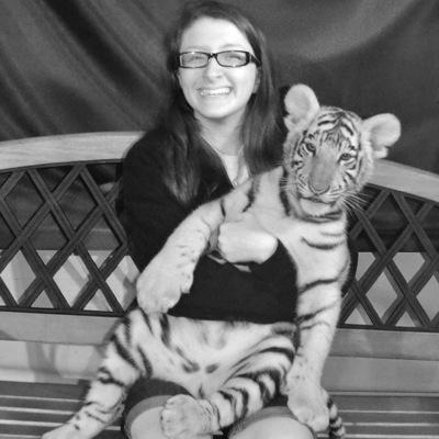 hey I'm Jenna! If you want to, you should subscribe to my youtube channel! My first video is in the link below