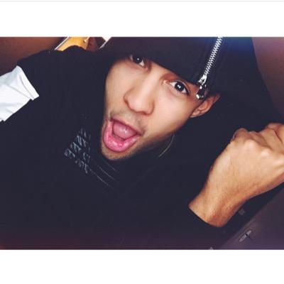 Simon Desue Followback acc #YMG ---------------Folge alle aus der YMG gang ------------------------*Fanacaunt*