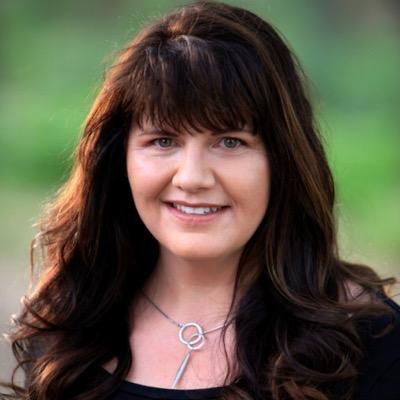 Mother to Cian, incurable tinkerer, animal lover, climate activist, and overall good human