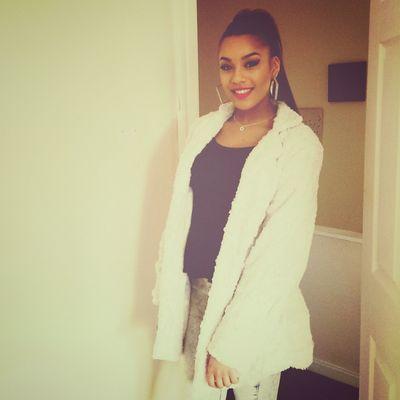 renaelh_x's profile picture. 