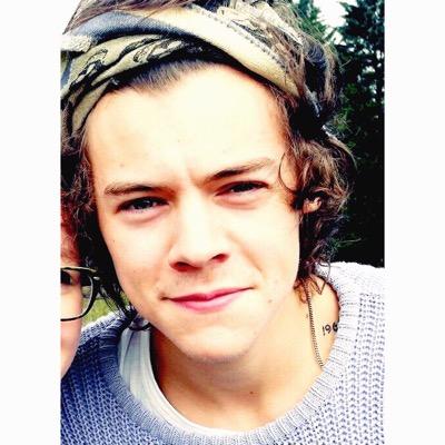 this is a free follow from @stylegazes // follow her and ask her to help you with getting Louis to notice you!