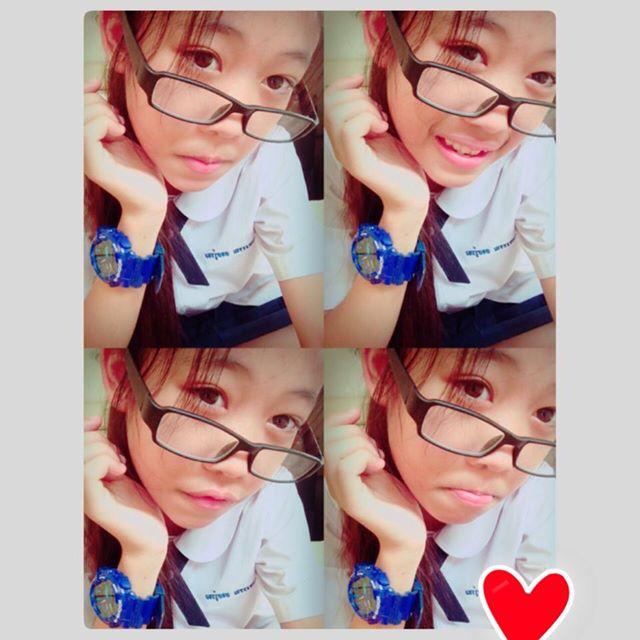 ก็บ้าๆบอๆไปวันๆ รีทวีตไปเรื่อยๆ ก็ช่วยๆกันรีให้เมย์บ้างดิ แล้วก็ติดตามเมย์ด้วยน้ะ ^^