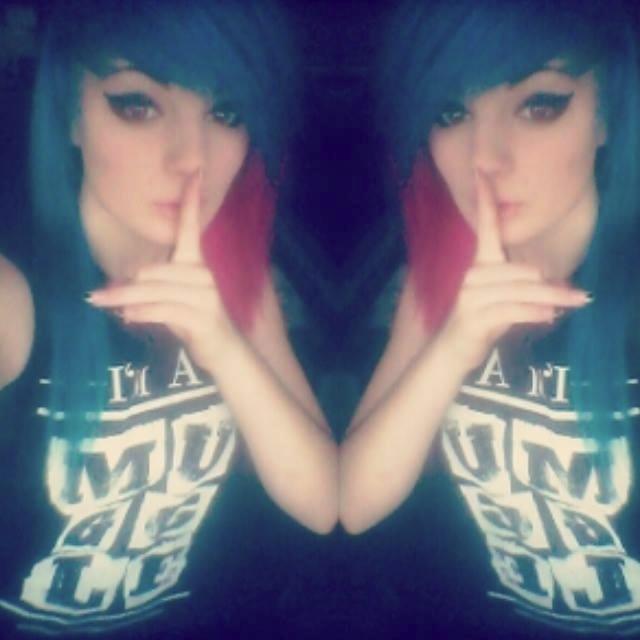 I'm superduck...shhh its a secret... I sometimes post pictures of stuff, and once in a while of things..... Instagram: superman_7h  kik:charlotte_7h