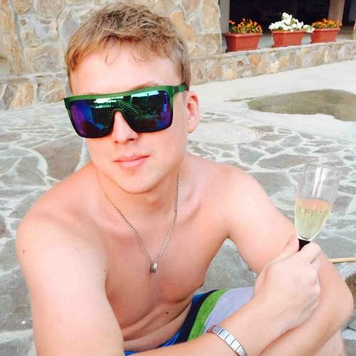 RyabovDanila's profile picture. Неординарная личность с нескончаемым множеством интересов и увлечений.