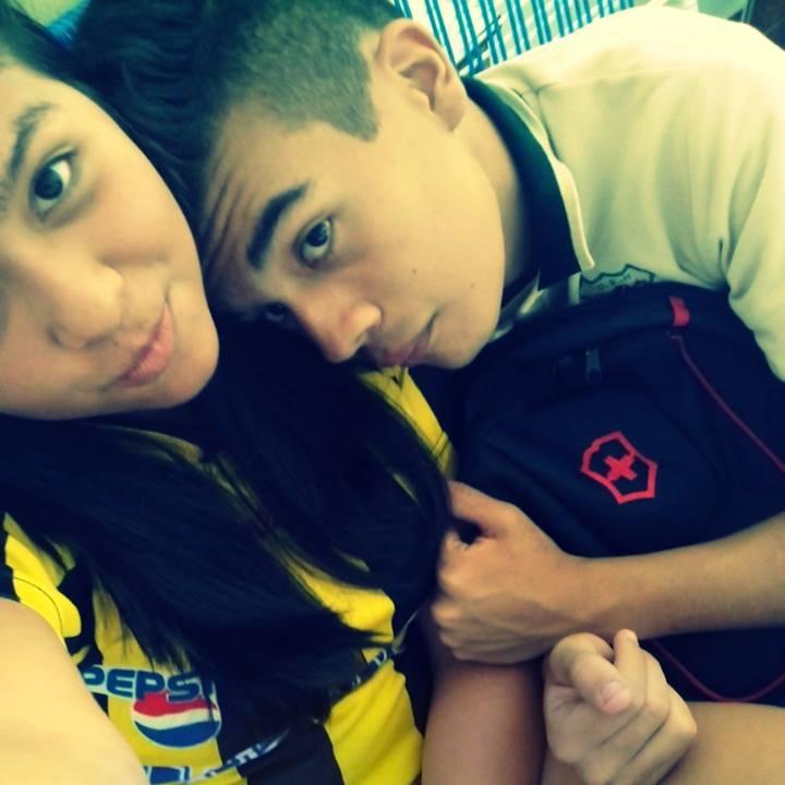 Vivir no es sólo existir, sino existir y crear, saber gozar y sufrir y no dormir sin soñar. Descansar, es empezar a morir.♥
