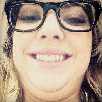 GrandeHanna's profile picture. Roubando óculos, não tenho nada em uma caixa de lasanha, bjs