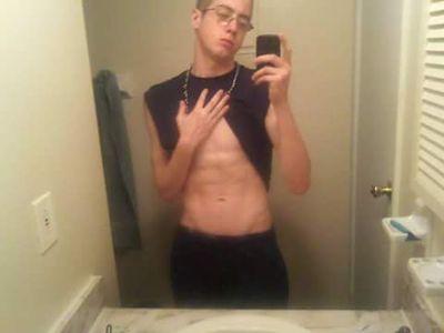 thesexynerd508's profile picture. 