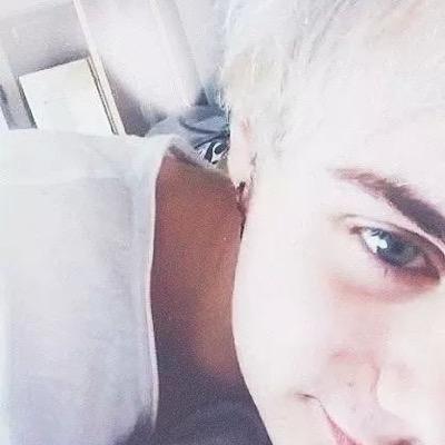 @Michael5SOS loves you and so does @marshmelowniall so please follow her