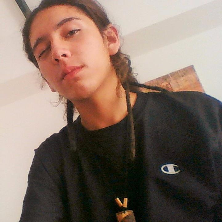 Millonarios. Chelsea. Guitarra . Piel Roja y hierba. Snap: imiguerocks.