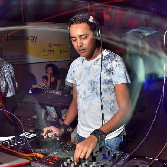 DJ based in Mauritius,FREELANCE-DJ- EX Resident dj at L.E.T,ex-ZanziBar. Electro, Deep House,teck house,minimal http://t.co/AqdyKmiWvZ #TeamCreole