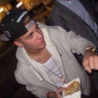 follow @ADVISEDBIEBER bc she gave you a free follow {ask her for a fb}