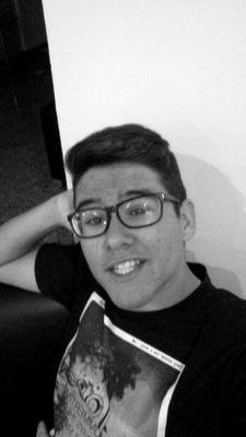 15 anos , solteiro , são paulino fanatico !
