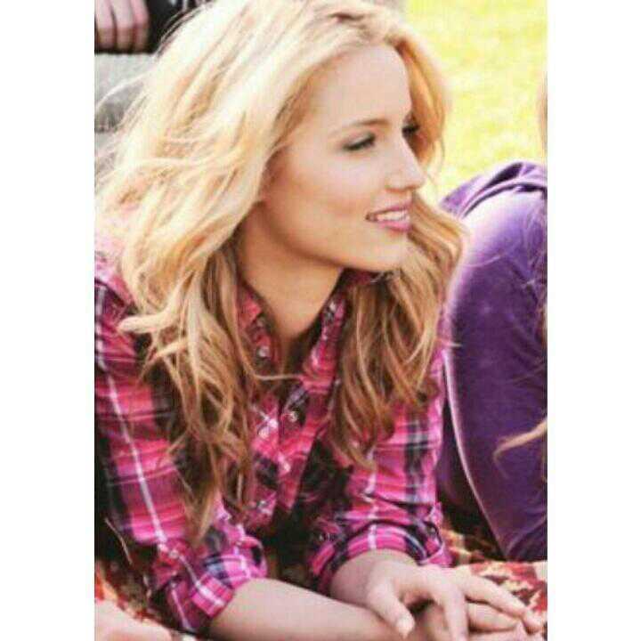 Q here. Yale student, sexy blond girly♥ I am in love with @SamualEvans_ .