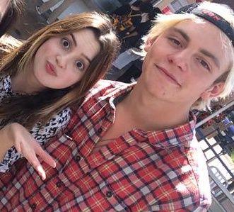 BananaforRaura's profile picture. Main account @Ferny_R5er 
#R5FAMILY Raura