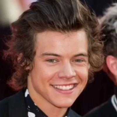 this is a free follow please follow @liittlelaura