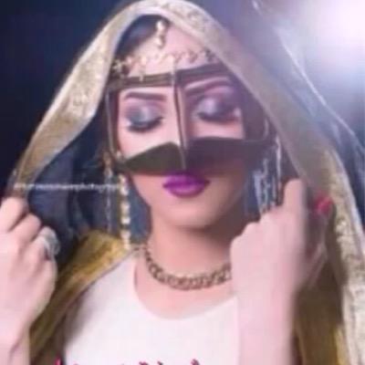 لستُ بريئه ولآ سيئه ولآ ذوّ حُزن ،أنا مُتوسِطه آلصّبر ، قصيرة آلحظْ ،طويلة آلصمّت ، وفقيرة البوّح ، وغنيه بآلله عن آلنآس أجمعين
