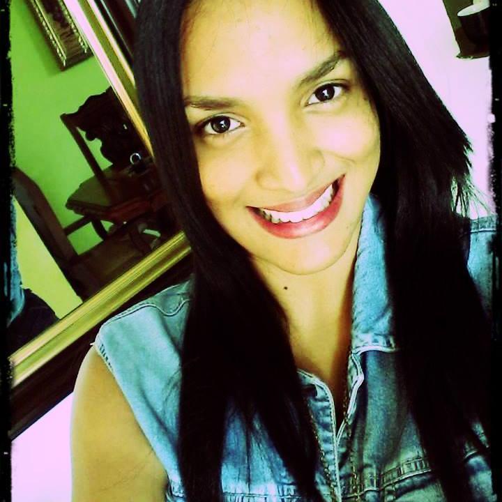 [A D O R A D O R A♬
Estudiante de Odontología..        [Cantar♬♥] 
*Jesus es el Centro* #TeAmoSeñor♥ ᴳᵒᵈ °̩ѕ ᶫᵒᵛᵉ #AmoMiProjimo♥