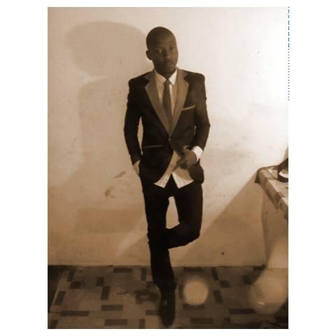 aliyyusman_4466's profile picture. The simplicity of a single glance can create an emotion extremely complexity.