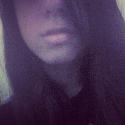 Aquele pequeno beijo que você roubou, ele segurou meu coração e alma..

          Bring Me The Horizon ❤
