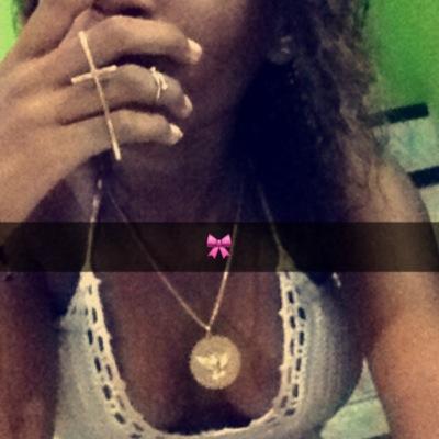 A única hiperativa viciada em dormi Snap- @xandinhamarins Instagram: @ale_uhl     segui lá sdv 😝😘