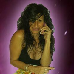 Mi nombre es Karmen,de videncia natural    Quedo a tus órdenes y será un placer poder conocerte y ayudarte. Que la luz este contigo