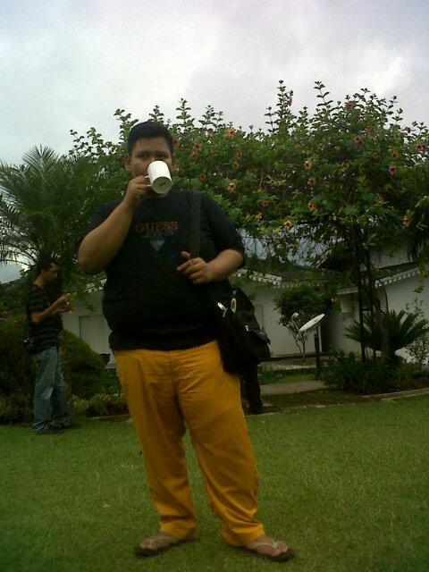 Warung kopi tubruk , jl.taman kemang 1 kav 11a.  tempat ngopi sambil ngobrol yng nyaman . ({})