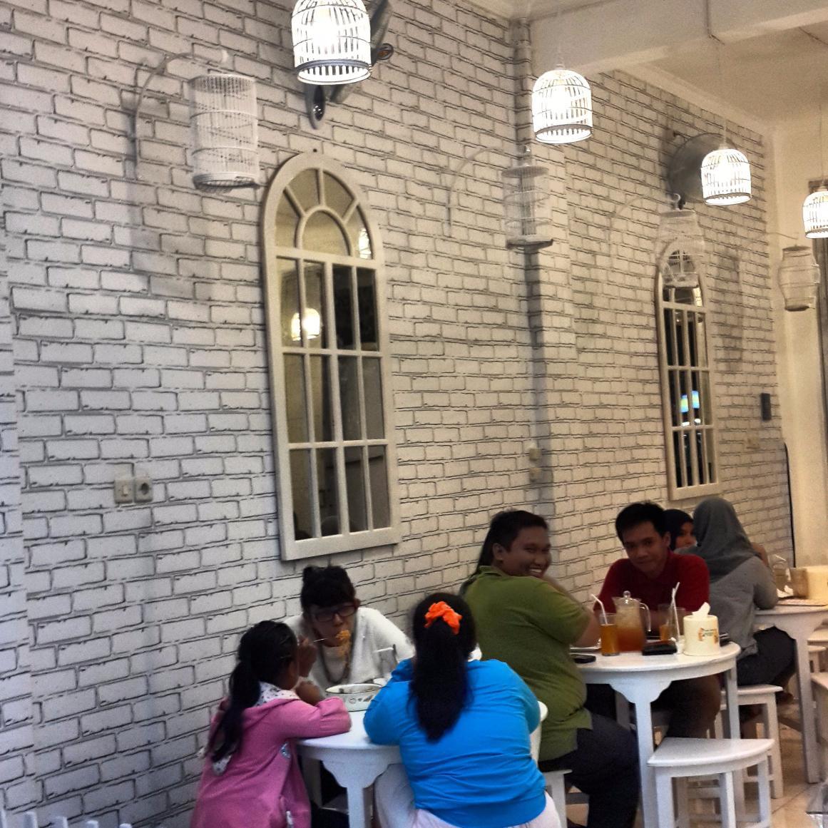 Spesialis Roti Panggang dengan konsep cozy living, ramah dikantong (ˆڡˆ) bikin kumpul makin seru! 26 April Grand Opening Toast Story Cabang Soekarno Hatta.