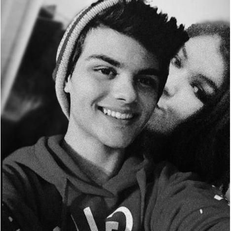 Fan club oficial de @KattyGenial la Abrahamer que hizo lo imposible posible conocer a @AbrahamMateoMus infiltrarse a la prueba de sonido en Perú, te admiramos