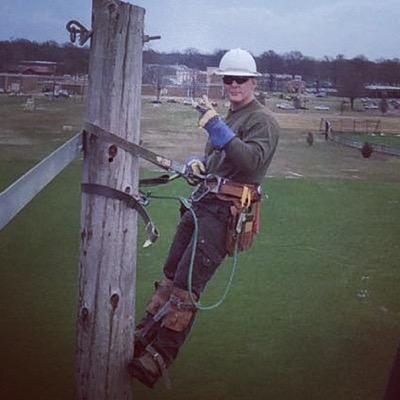 Im a marine. im in the electrical lineman program at mdcc. Im facinated by aquariums.
