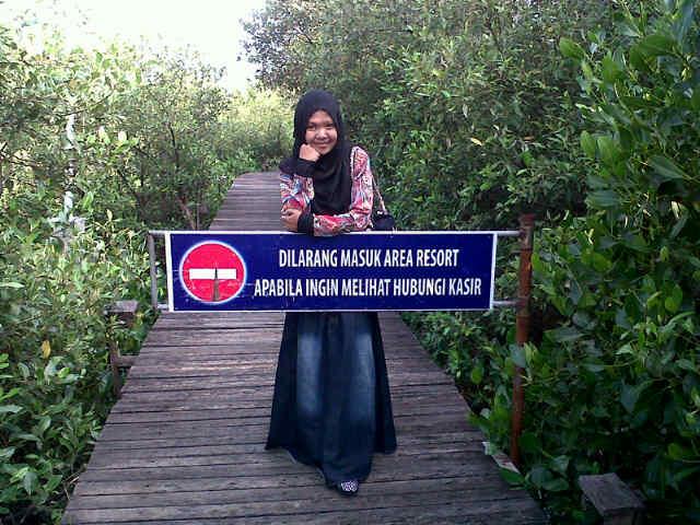 Menjadi diri sendiri jauh lebih berharga ! Do the best :*  / February 21 st 1995 / Jember - Jawa Timur  - Indonesia / http://t.co/5IHr0feUQK Ijunk Ramadhan