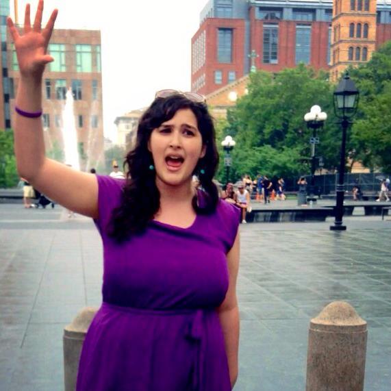 ✒️📓 Iranian | Poet | Writer | Performer | Educator | Adj. Lecturer @HunterCollege - Gender & Intersectionality | Consultant. 
Instagram:@roxyspeaks