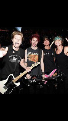 free follow from @GabbyhartlHartl pls vote for our boys!