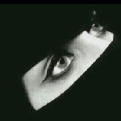 _ فالنهاية ستبقى مجرد كائن 
انهكهُ الشعور .. لمدينة الورد انتمي ..