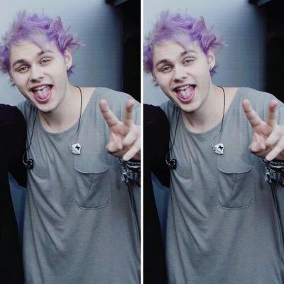 please follow @dxrkruins since she gave you this free follow :))