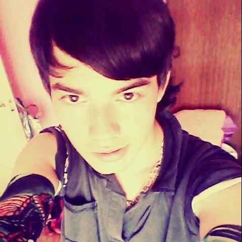 Joven de 17 años loco divertido y feo con una hermosa novia de sueños  7w7