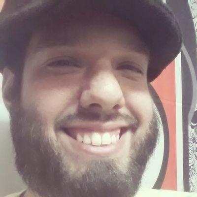 Comunicólogo chambeador! Melómano, amante de los viajes y el buen vivir!
