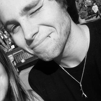this is a free follow from @lukecumberhemmo

ask for a fb