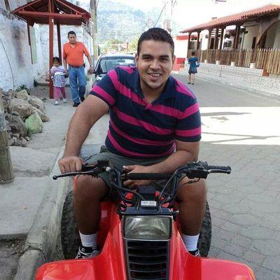 jorgeluisgaarc1's profile picture. la vida es un carnaval y mas si lo vives con la persona a quien amas!!