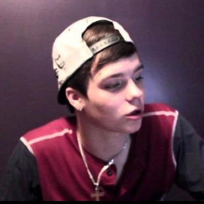 Youtuber! lol jk:'(Fine ...Im a Youtuber...⚠️every 3.5 seconds somebody unfollows or unsubscribes, We can fix that!!!⚠️But...Its Not Going To happen. :'(Bai:(❤️