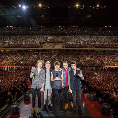 hi, please dont follow this account, go and follow @horanpdx be active, have her notifications on, show proof, for solos dms to 6/12 + 2/4 + 2/5 + more daily