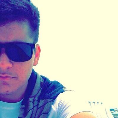 Cantor Sertanejo.