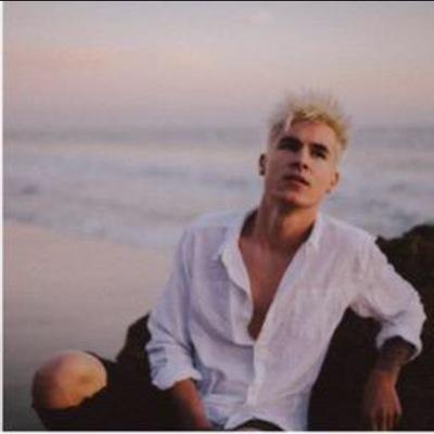 O2Lsclouds's profile picture. its okay to be a glowstick, sometimes we need to break before we shine - Kian Lawley [0/6]