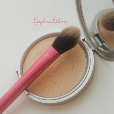 Beauty and Lifestyle blogger.