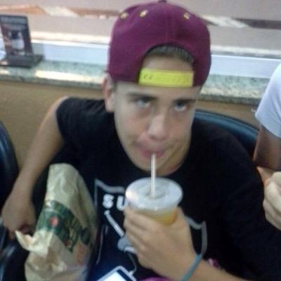 MELHOR PESSOA❤️ 05/03/2015❤❤️￼ ️FODAC O RESTO// Primeiro twitter de belém pro Mickey ❤️