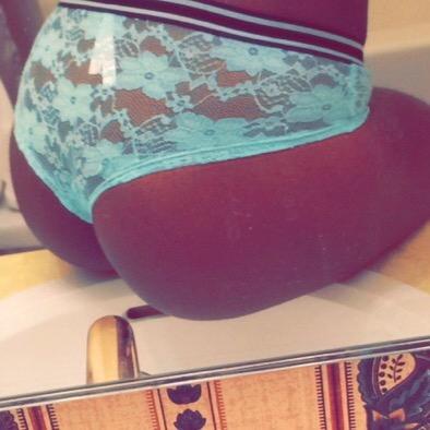 modelvibes's profile picture. 