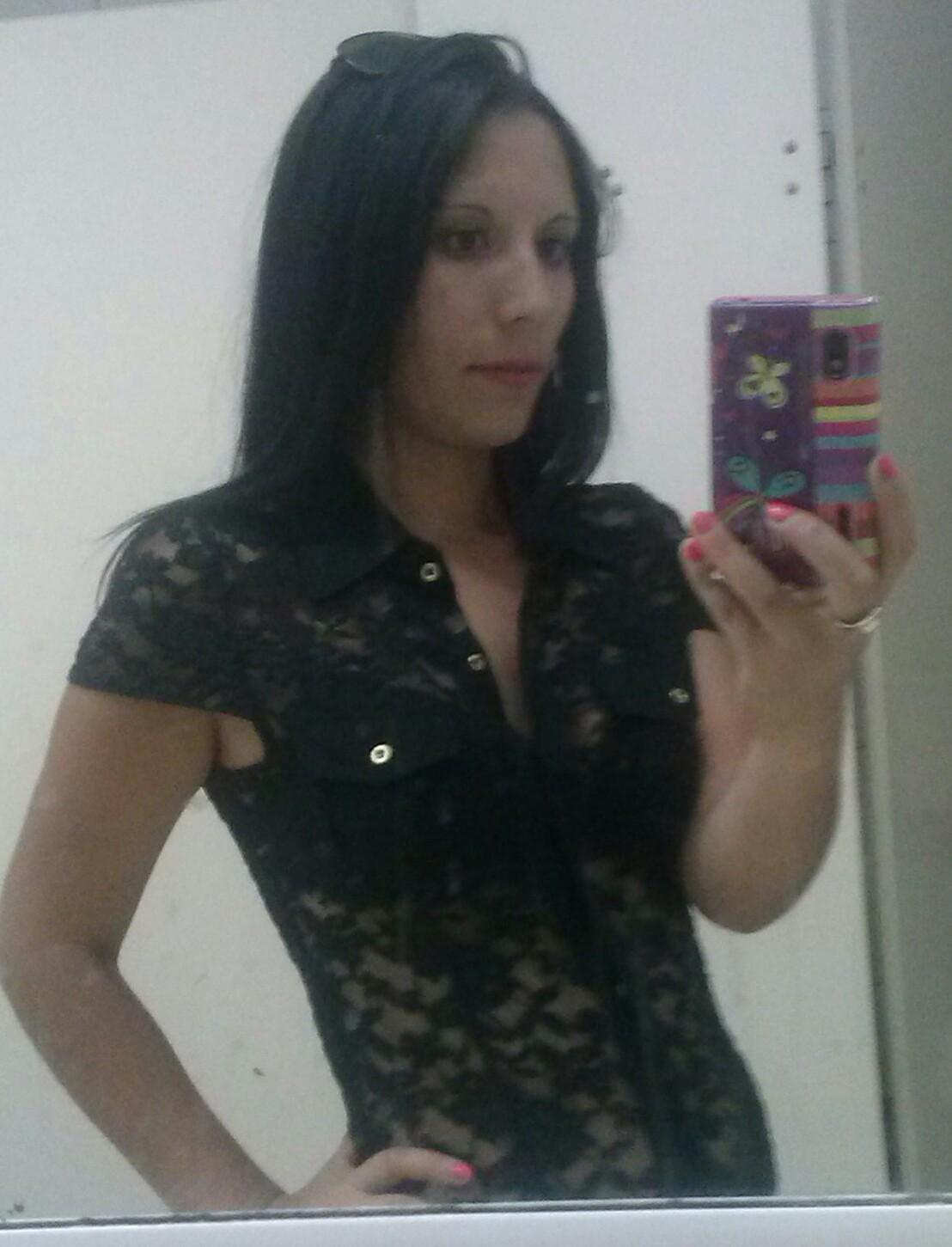 diseñadora..profesional.amante.de los chocolates y muy sexi me encanta amar y que me amen....******