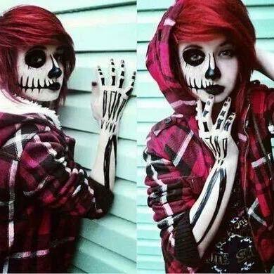 I like bands like botdf sws ptv tokio hotel jeffree star bvb scotty vanity follow me if you think i'm cute!!