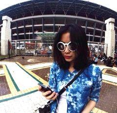 A teenage girl who has a good voice and good at playing the guitar, she is Ashilla. SHIVERS proud to have Ashilla #IGotShivers smoooch!