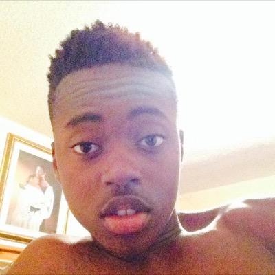 i like to play football,
basketball 
im goofy 
im 5'2-5'4
i like short girs