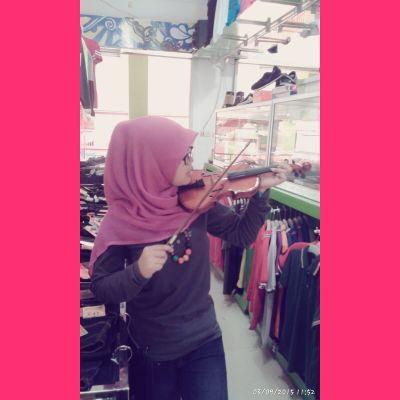 Jangan menilai seseorang dari luarnya saja. Buruk dimatamu belum tentu buruk dimata orang lain. Kenali sebelum menghakimi..
